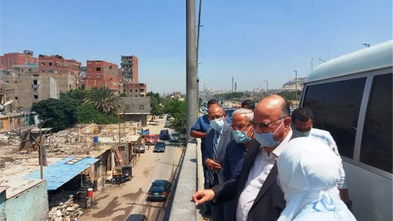محافظ القاهرة يتفقد سوق التونسى بحى الخليفة.. بالصور