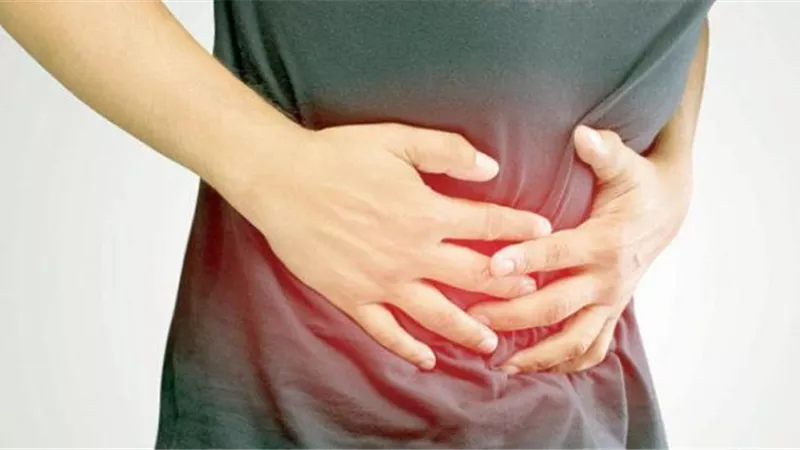 الشعور بألم متزايد فى المعدة بعد تناول الطعام يعد إحدى علامات مرض خطير