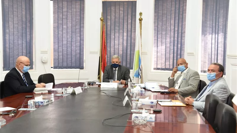وزير الإسكان يترأس اجتماع اللجنة التنسيقية العليا لشركات مياه الشرب والصرف الصحى