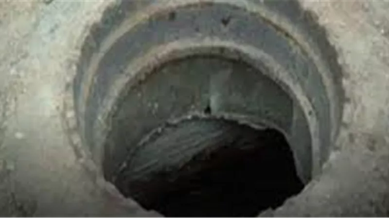 مصرع 4 عمال اثناء تنظيف بئر صرف صحى بـ 6 أكتوبر