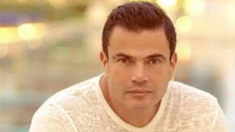 اول ظهور لـ عمرو دياب بعد جائحة كورونا فى شارع المعز ..فيديو