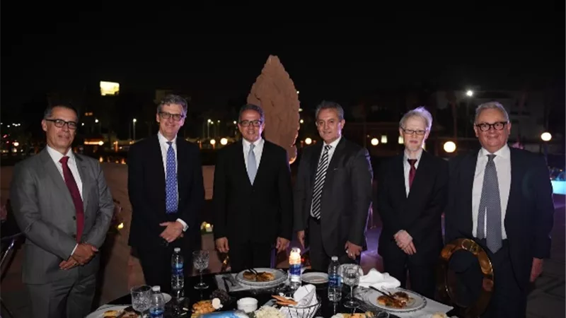 41 سفيرا من دول العالم يزورون قصر البارون امبان