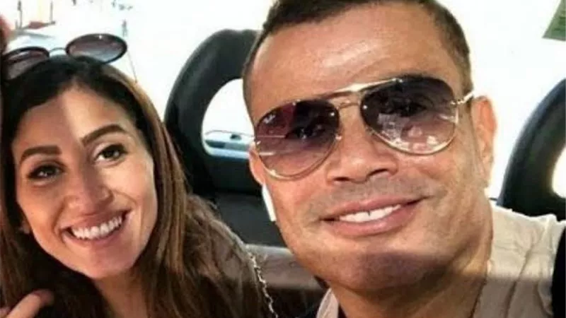 دينا الشربينى برفقة الهضبة فى شارع المعز..صور