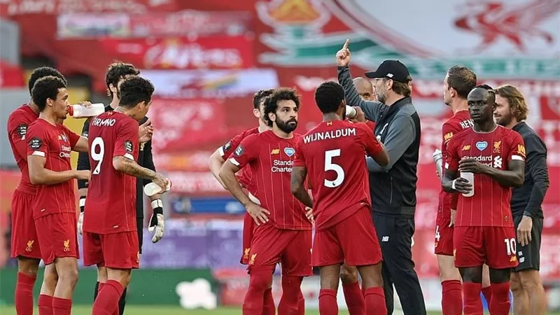 صلاح ورفاقه يقودون ليفربول للتتويج بلقب الدورى الإنجليزى امام تشيلسى.. الليلة