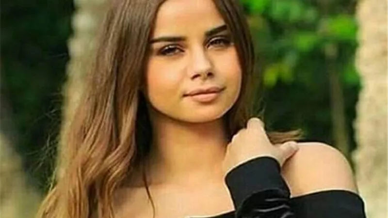 الحزن يسيطر على منة عرفة بعد وفاة جدتها
