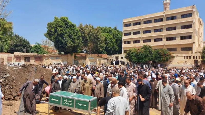 المئات في جنازة أحد ضباط الجيش المشاركين في ثورة 23 يوليو بأجهور الكبري بطوخ