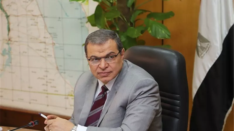 السفارة المصرية بأبوظبي تصدر وتجدد جوازات السفر وتعتمد عقود العمل.. اليوم