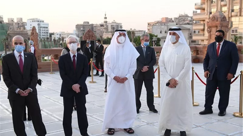 تلبية لدعوة وزير السياحة والآثار سفير البحرين بالقاهرة يزور قصر البارون الأثري