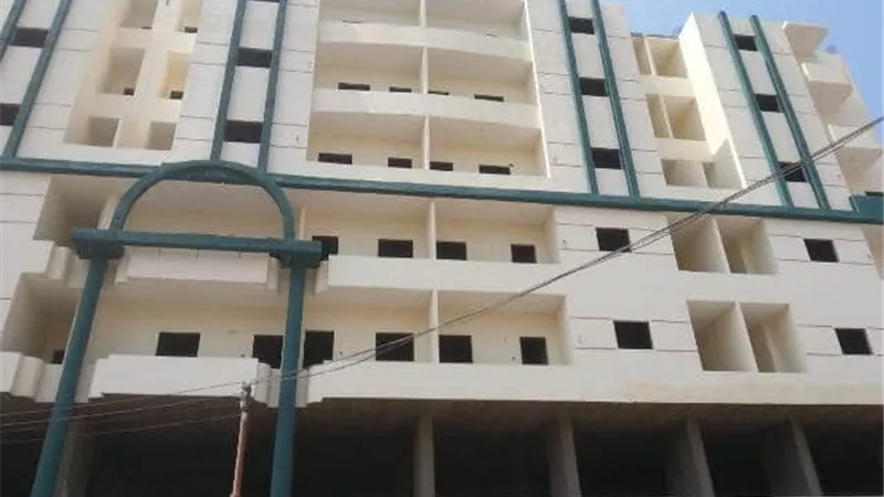 الإنتهاء من طلاء ٣٠٣١ واجهة مبنى باللون الموحد بالشرقية