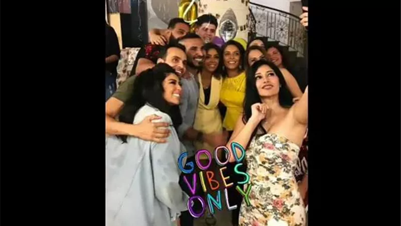 أحمد سعد يثير تساؤلات الجمهور بشأن علاقته بمصممة أزياء.. فيديو وصور