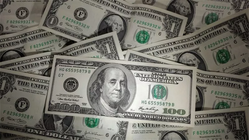 الدولار يدعم أسعار النفط