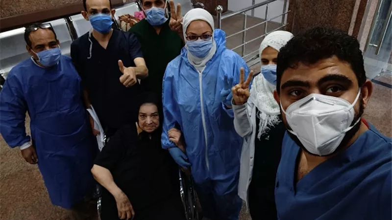 خروج ٣ حالات من عزل المستشفى العام بعد شفائها من فيروس كورونا بالأقصر