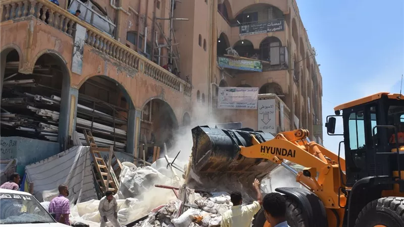 وزير الإسكان: حملة مكبرة لإزالة المخالفات ورفع الإشغالات بالتجمع الخامس.. صور