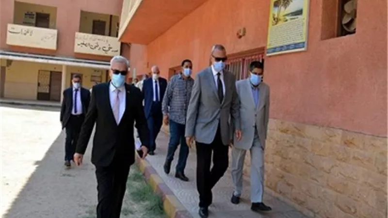 محافظ القليوبية ووكيل وزارة التعليم يتفقدان لجان امتحانات الدبلومات الفنية