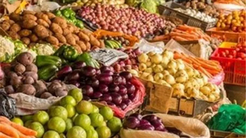 إعدام 5 أطنان من الفواكه الفاسدة بالشرقية