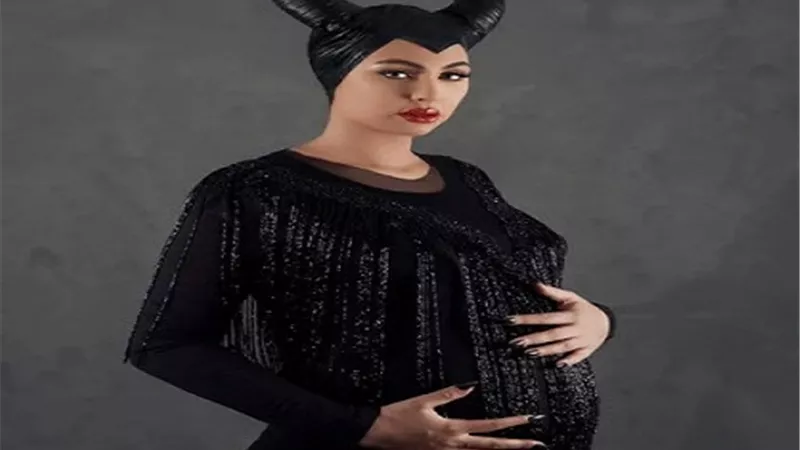 رغم حملها.. زوجة أورتيجا تشعل السوشيال ميديا فى جلسة تصوير مرعبة