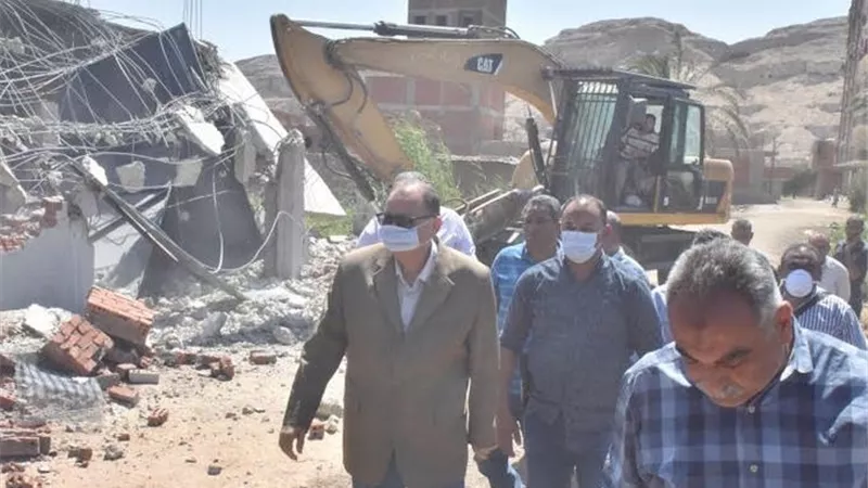 محافظ أسيوط: تنفيذ 106 حالة ازالة لتعديات على اراضى املاك الدولة ضمن الموجة الـ 16 للإزالات واسترداد 220 فدان و8229 متر