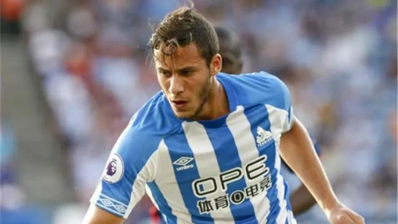 هدرسفيلد يلاعب الأهلي في صفقة رمضان صبحي