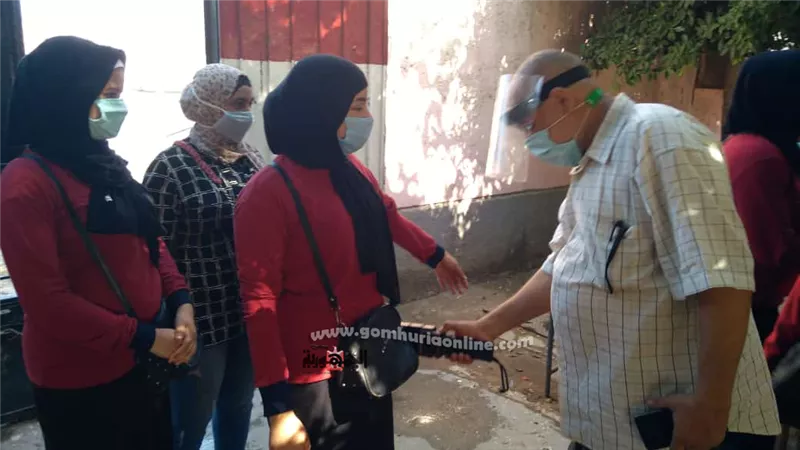 تطبيق الإجراءات الاحترازية فى لجان ٣٢ إدارة تعليمية بالقاهرة فى امتحانات الدبلومات بالصور