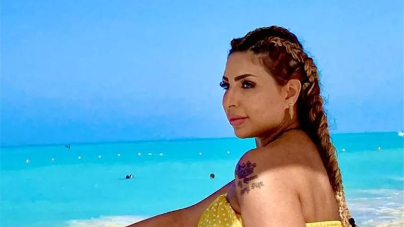شاهد .. سارة خليفة تروج للسياحة بإطلالة ساحرة من العلمين الجديدة .. صور