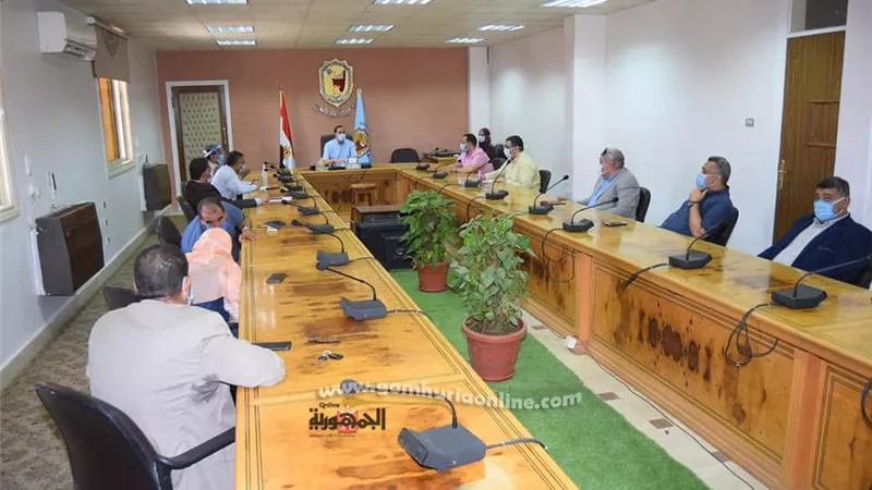 رئيس جامعة سوهاج يناقش الاستعدادات النهائية لافتتاح المستشفي الجامعى الجديد..صور
