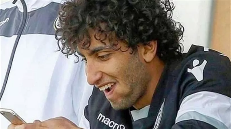 عمرو وردة يخطف أنظار متابعيه بإطلالة كاجوال.. شاهد
