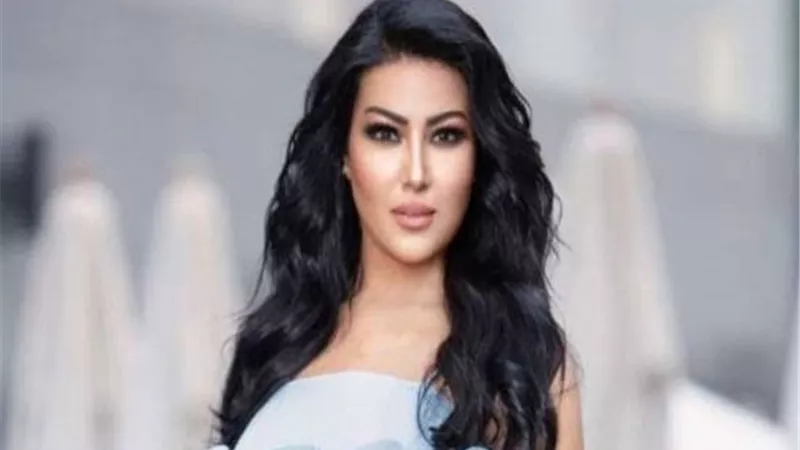 سمية الخشاب تشعل السوشيال ميديا من داخل حمام السباحة.. شاهد