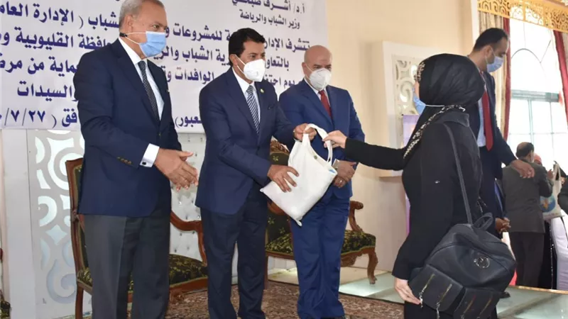 وزير الرياضة ومحافظ القليوبية يكرمان الوافدات العربيات بمركز شباب العبور