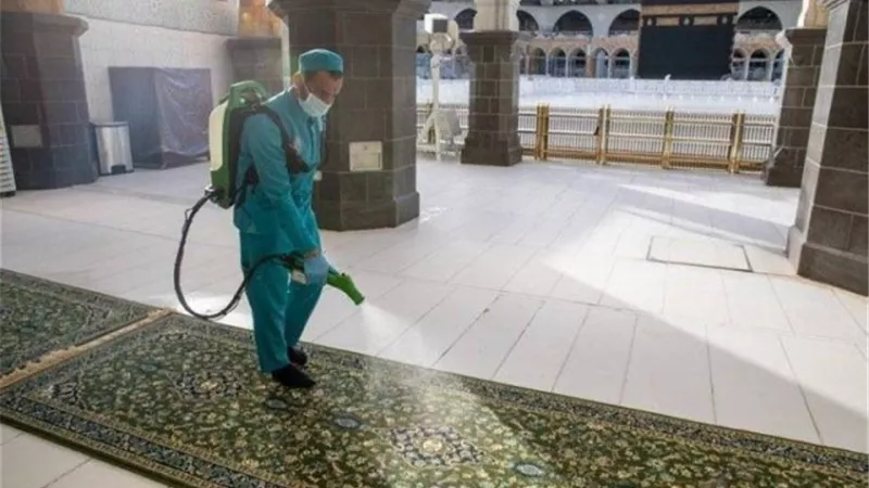 3.500 عامل يعقمون المسجد الحرام لاستقبال الحجاج