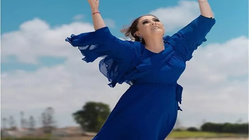 بعد اختفائها.. أحدث ظهور للفنانة شيرين على شواطئ الساحل الشمالى.. صور