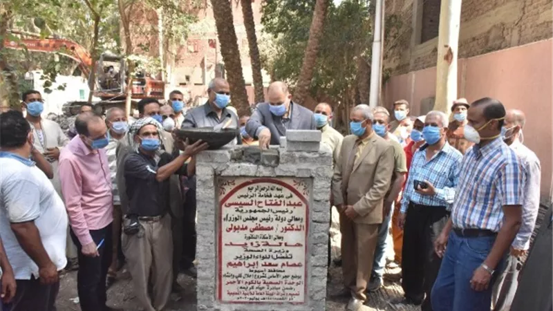 محافظ أسيوط يضع حجر أساس 3 وحدات صحية بالبدارى ويتفقد إنشاء مدرسة بالعقال البحرى