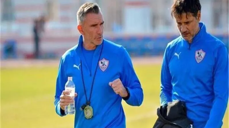 كارتيرون: الزمالك مضطر على استئناف الدوري حتى لا يتعرض لعقوبات