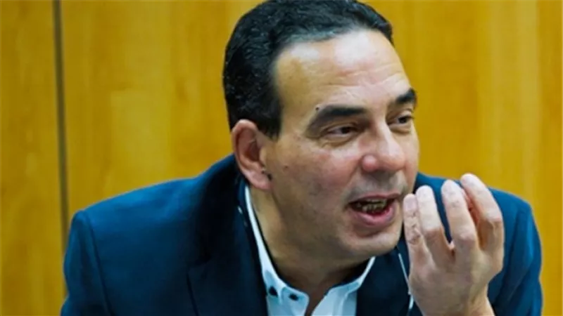 أيمن أبو العلا يشيد بتوجيهات الرئيس باستمرار الإجراءات الاحترازية لمواجهة فيروس كورونا