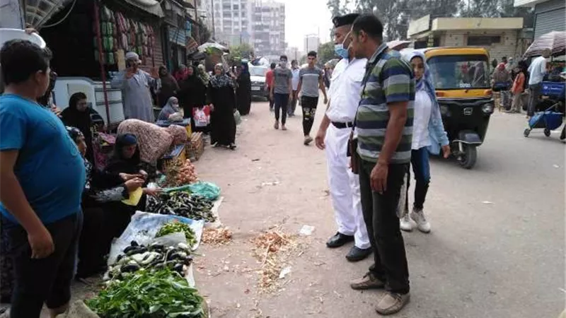 تكثيف الحملات اليومية بمدن الشرقية لرفع الإشغالات والباعة الجائلين.. بالصور