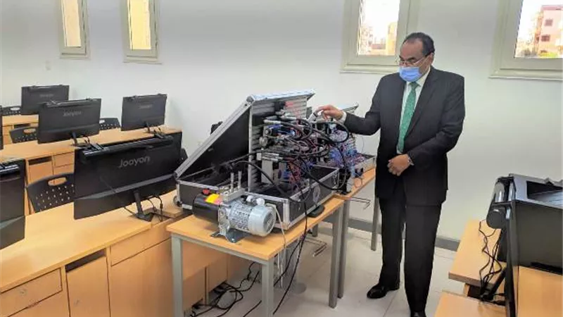 الانتهاء من تجهيز معامل جامعة بنى سويف التكنولوجية.. بالصور