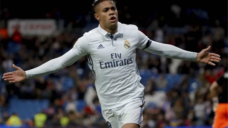 إصابة ماريانو دياز نجم ريال مدريد بكورونا