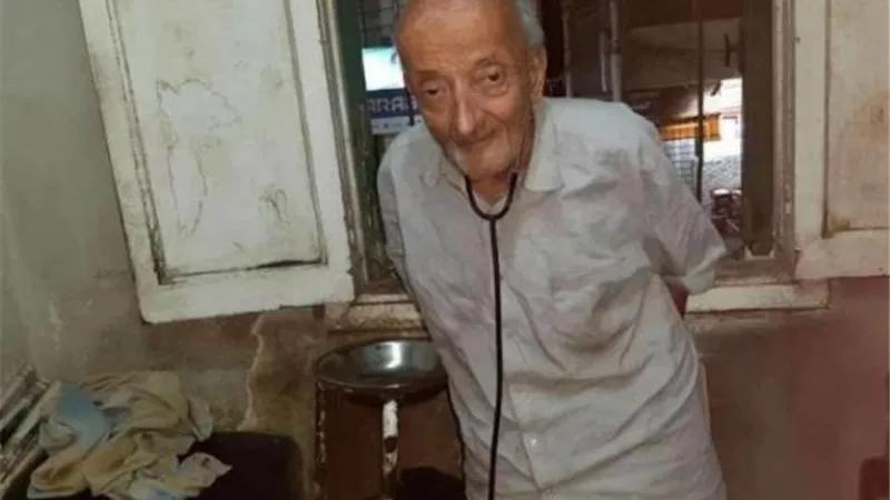 شيخ الأزهر ينعى طبيب الغلابه