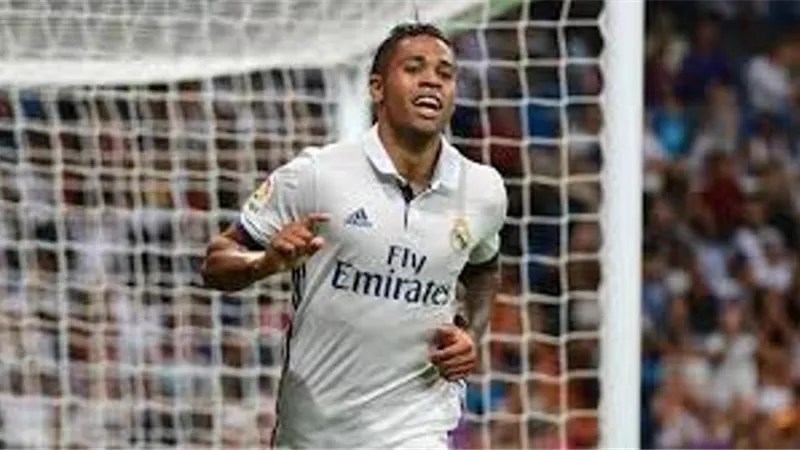 أول تعليق من نجم ريال مدريد بعد إعلان إصابته بفيروس كورونا