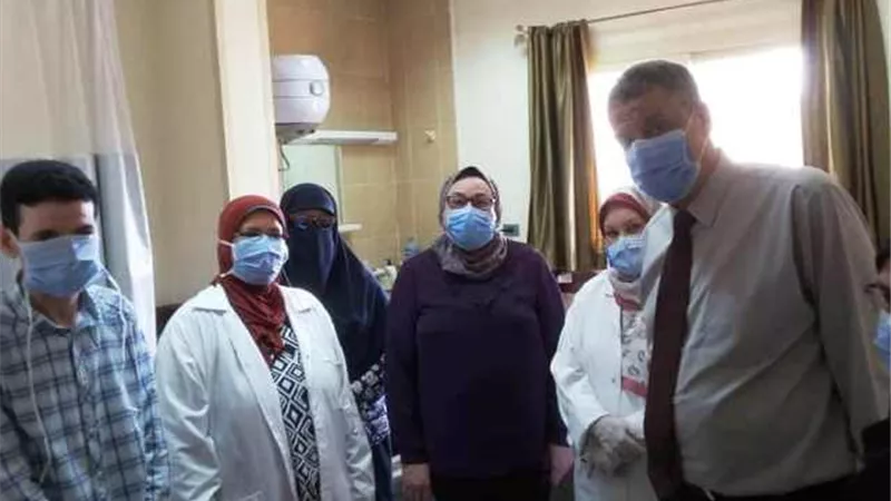 جولة مفاجئة لمدير التأمين الصحى ببنى سويف لتفقد سير العمل.. بالصور