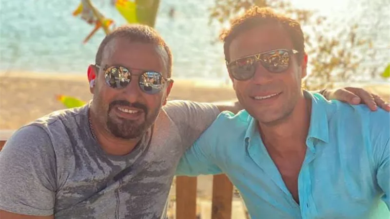 محمد إمام يشارك جمهوره صورة جديدة برفقة السقا