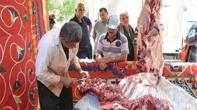 هل حكم قص الشعر والاظافر يسرى على الجزار فى ذبح الاضحية؟؟