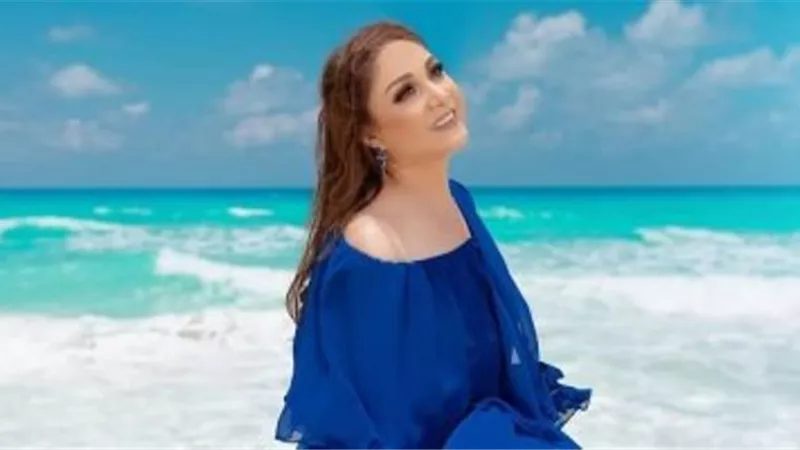 الفنانة شيرين تعلق على صورها الأخيرة على البحر