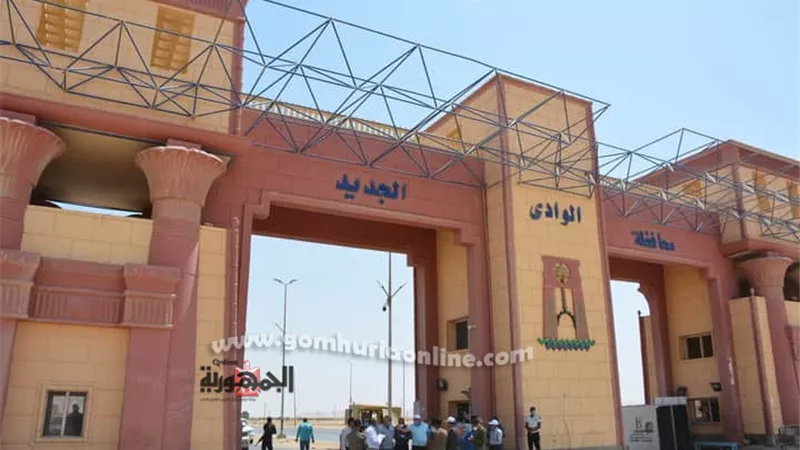 إنشاء كافتريا ومصلى لخدمة المسافرين بمدخل بوابة الخارجة فى الوادى الجديد.صور