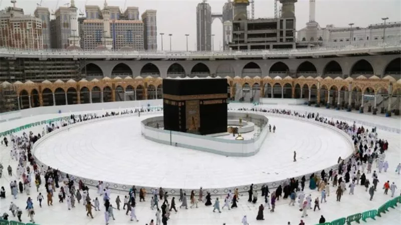 10 آلاف حاج يؤدون المناسك وفقا لإجراءات خاصة