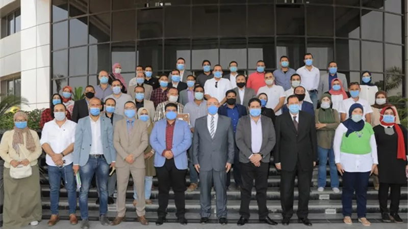 محافظ بني سويف يشهد الجلسة الختامية لتدريب العاملين بالإدارة المحلية.صور