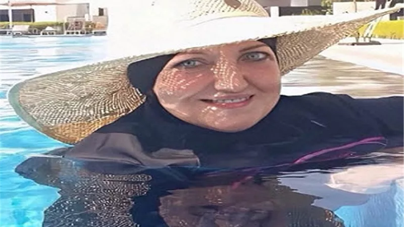 والدة ياسمين الخطيب تشعل السوشيال ميديا بالبوركينى والأخيرة 