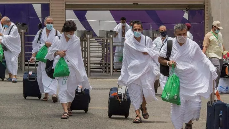 الحجاج يبيتون في صعيد منى استعدادا للتوجه إلى عرفة