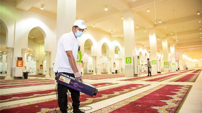 وزارة الشؤون الإسلامية السعودية تعقم وتطهر مساجد المشاعر المقدسة ومرافقها بالأوزون قبل توافد الحجاج