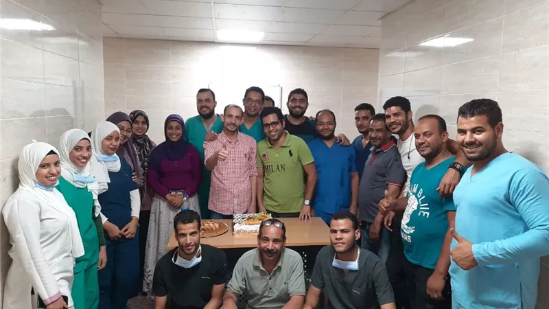 إدارة مستشفى الأقصر العام تحتفل بإنتهاء أعمال الطاقم الرابع للعزل الصحى