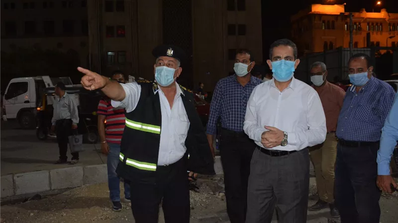 محافظ الغربية يقوم جوله ليليه مكثفة بشوارع طنطا ويقرر رفع الاشغالات بميدان البدوى